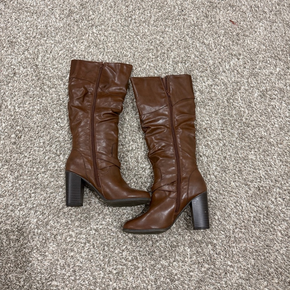 Chic Brown Heeled Boots - Picture 2 of 4